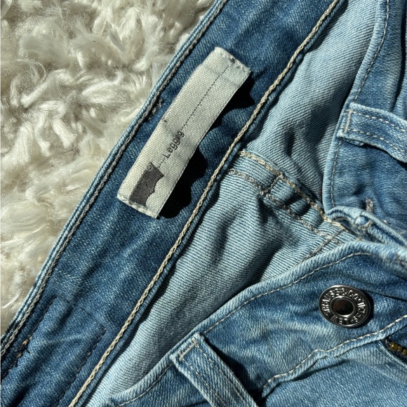 Levi’s - Picture 3 of 4
